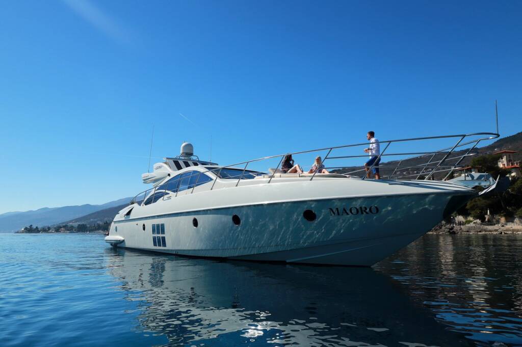 Azimut 68 M/Y Maoro