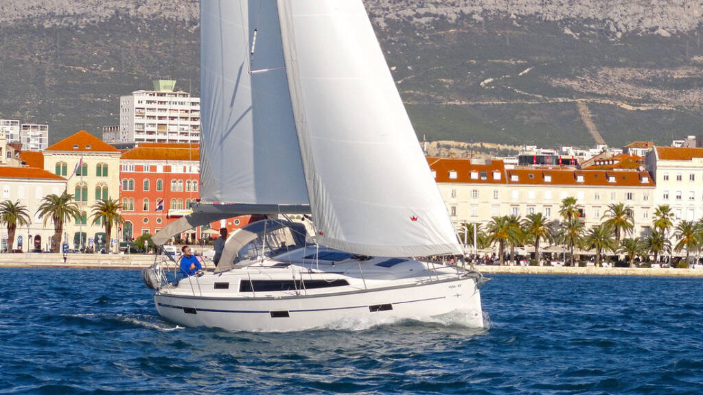 Bavaria Cruiser 37 Lirica