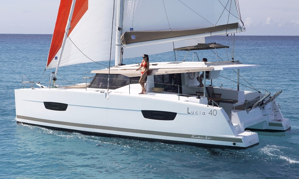 Fountaine Pajot Lucia 40 AKIALOA