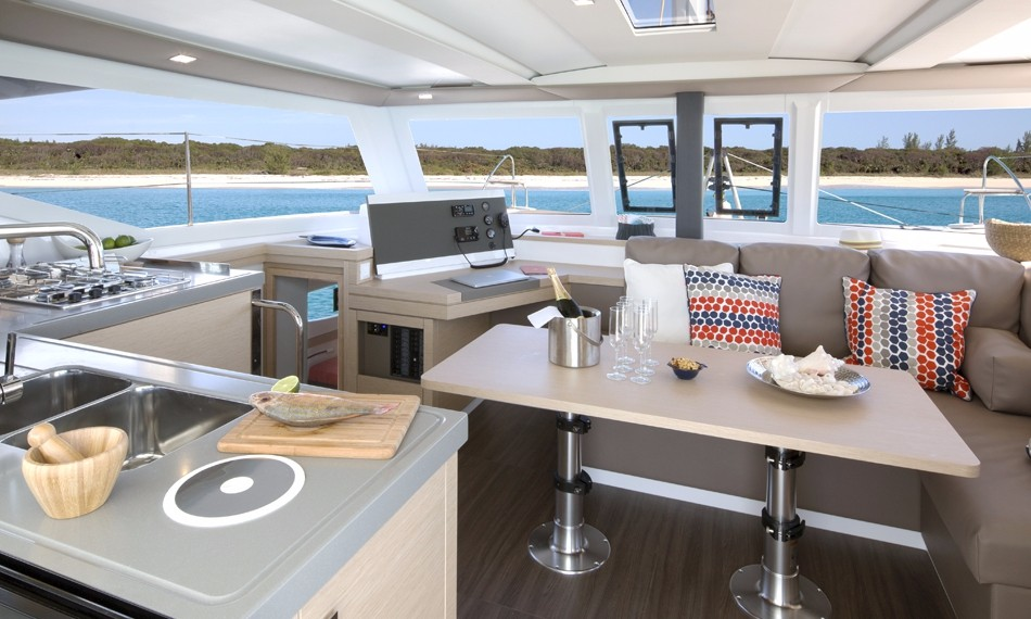 Fountaine Pajot Lucia 40 AKIALOA