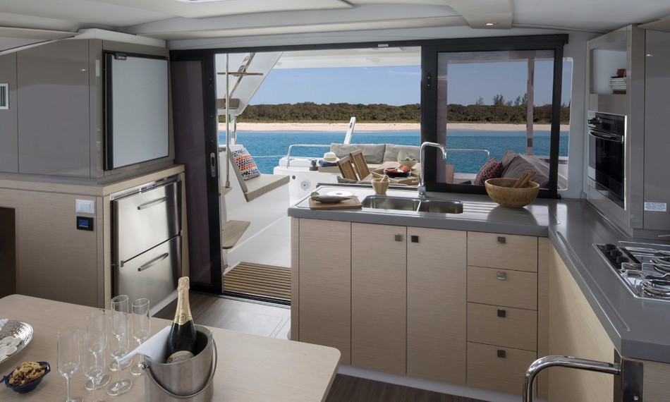 Fountaine Pajot Lucia 40 AKIALOA