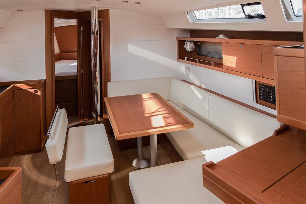 Oceanis 45 Slide