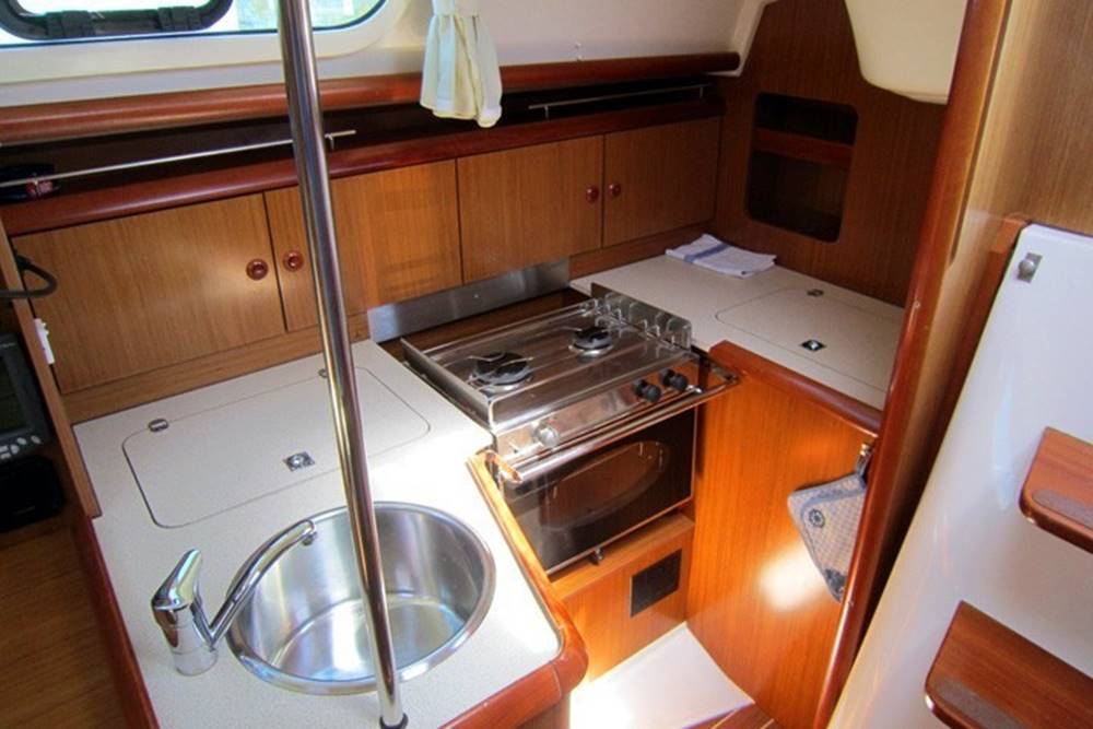 Sun Odyssey 32i Little Hanni