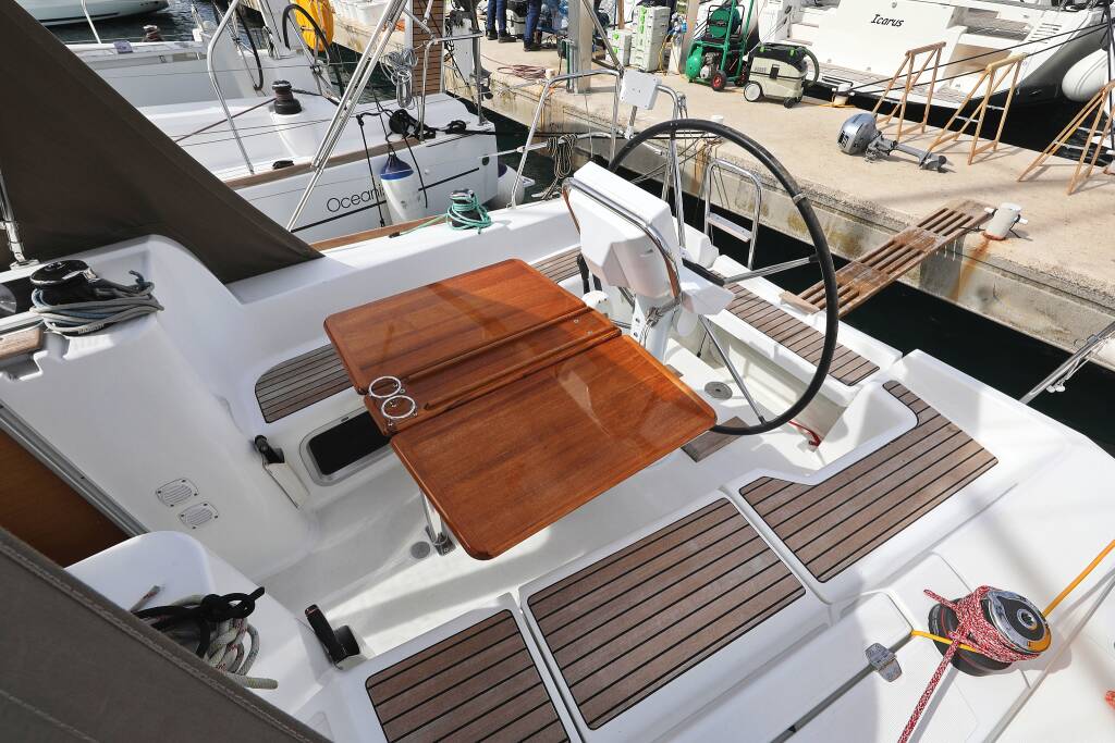 Sun Odyssey 33i Cosma