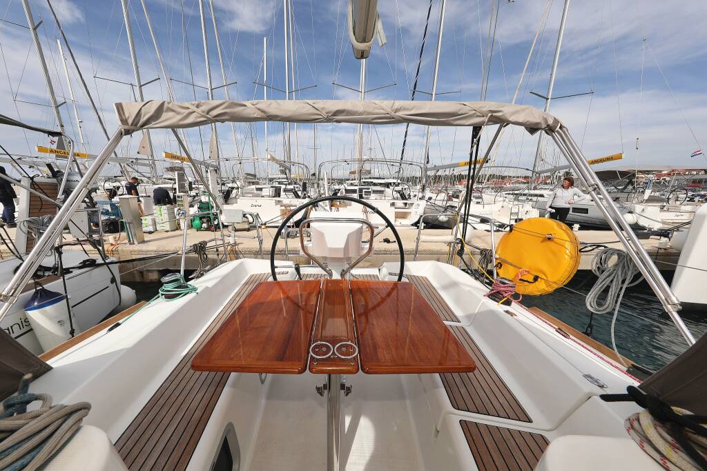 Sun Odyssey 33i Cosma