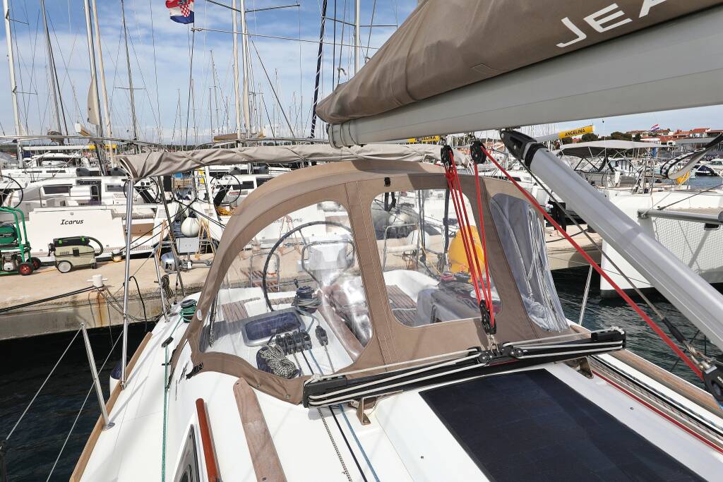 Sun Odyssey 33i Cosma