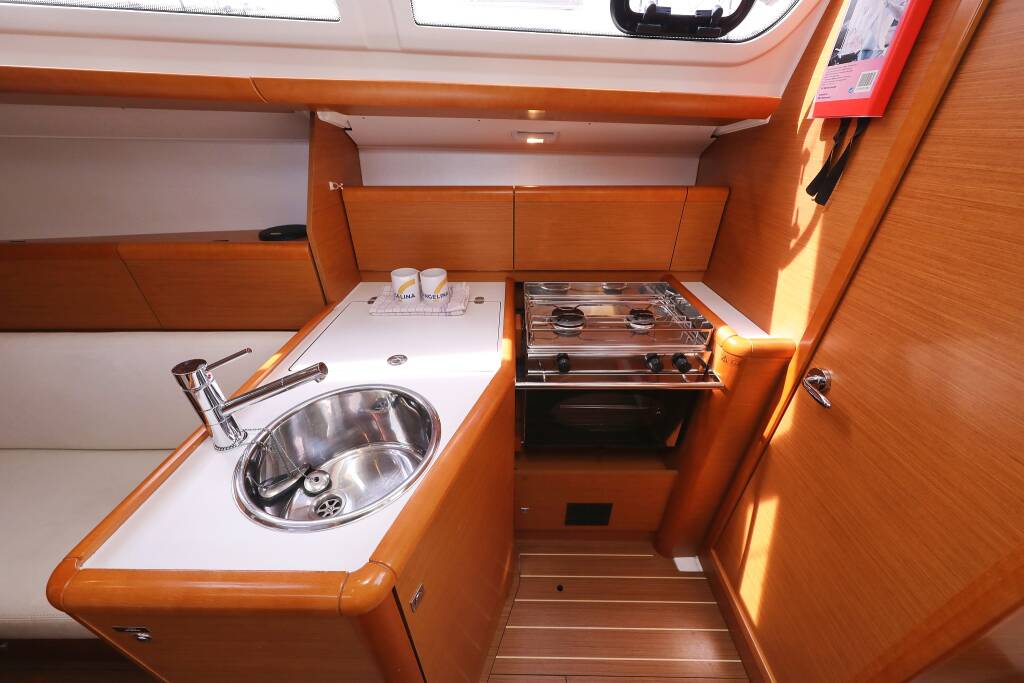 Sun Odyssey 33i Cosma