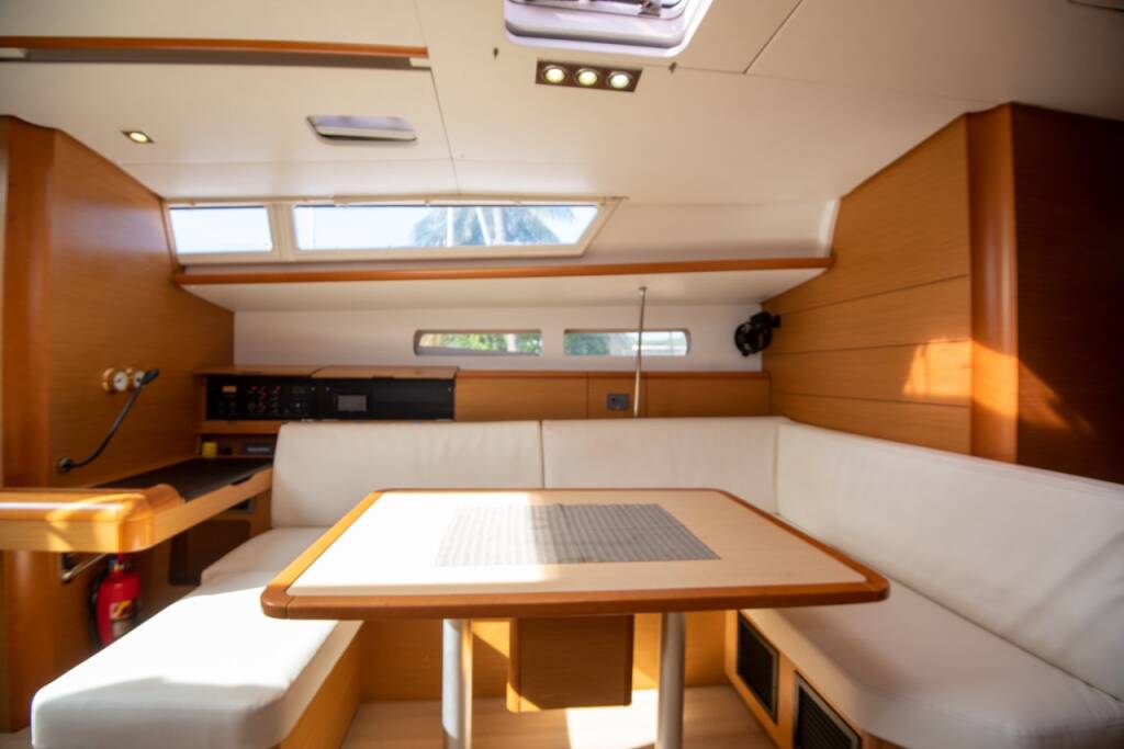 Sun Odyssey 469 Chinon 2